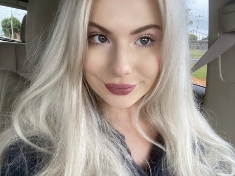 Riley Sinclair exclusive model pictures