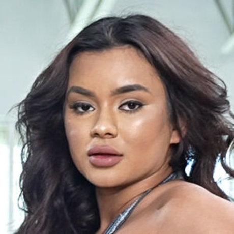 Numi Zarah pretty model gallery