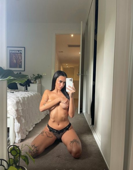 Emily Tyrrell model art galleries