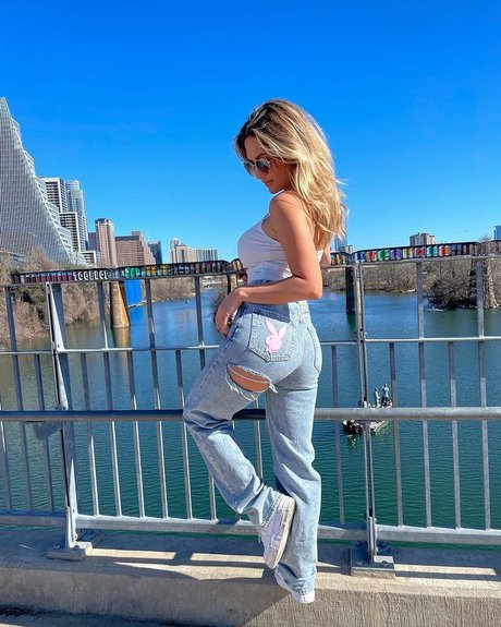 Amy Leigh Andrews perfect model img