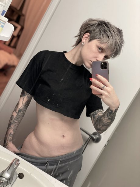 Poisonne pornstar exclusive images