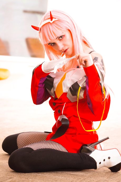 Poisonne model hot galleries