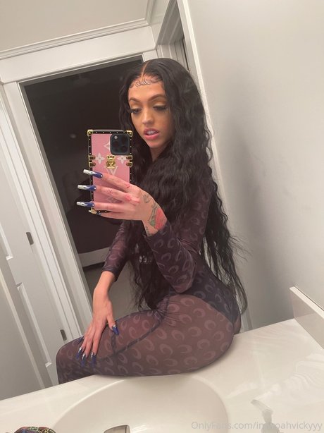 Woah Vicky Profile pic