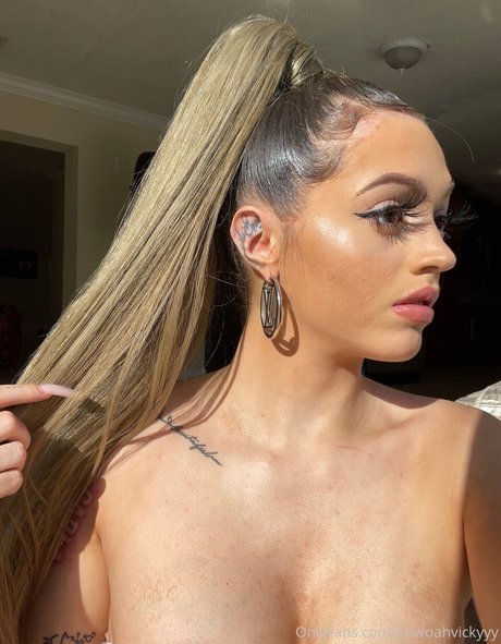 Woah Vicky model perfect pic