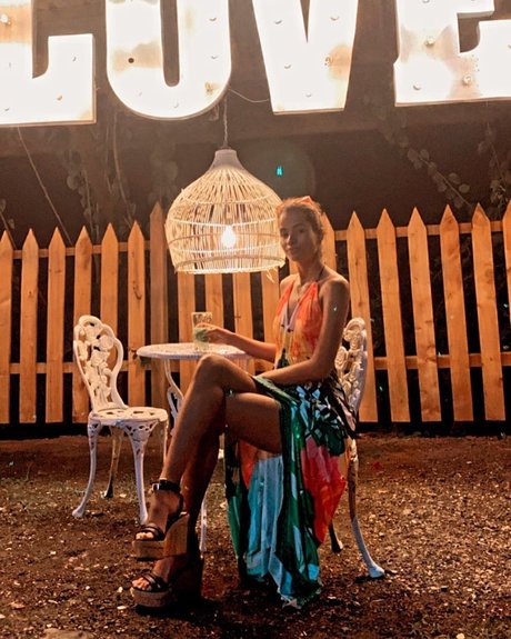 Mia Nix pornstar naked pictures