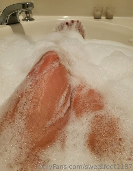 sweetfeet2187 model hd photos