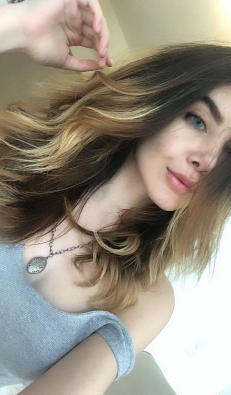 lauravega pretty actress images