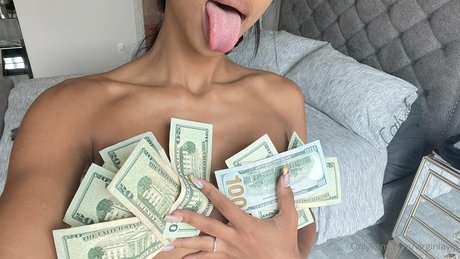 Virginia Sanhouse sex model pic