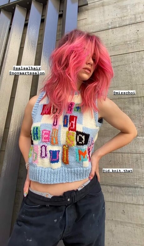 Emily Rudd free pornstar image