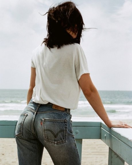 Emily Rudd art model pics