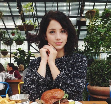 Emily Rudd pornstar pretty picture
