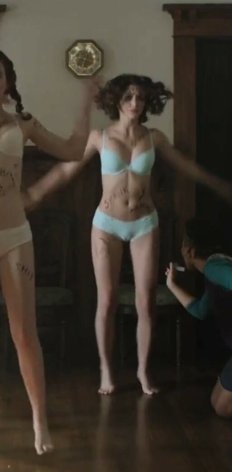 Emily Rudd hot actress photo