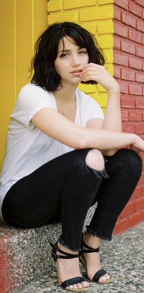 Emily Rudd xxx star image