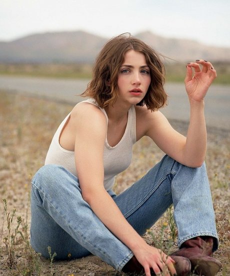 Emily Rudd star perfect img