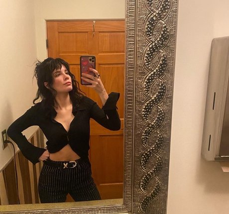 Halsey model picture