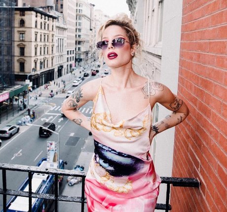 Halsey star nude photo