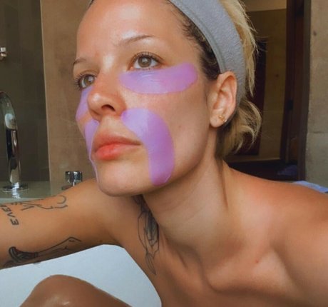 Halsey Profile pic