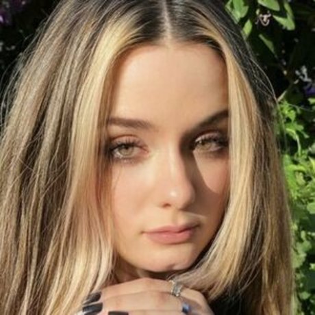 Ailincia model erotic photo