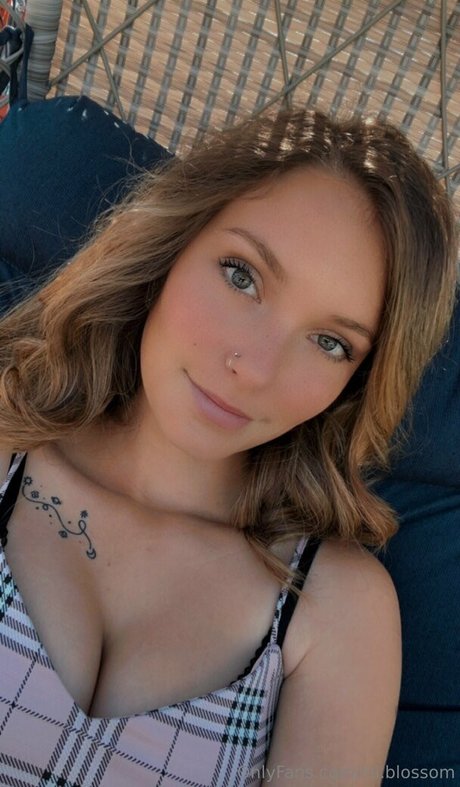 lili blossom pornstar art picture