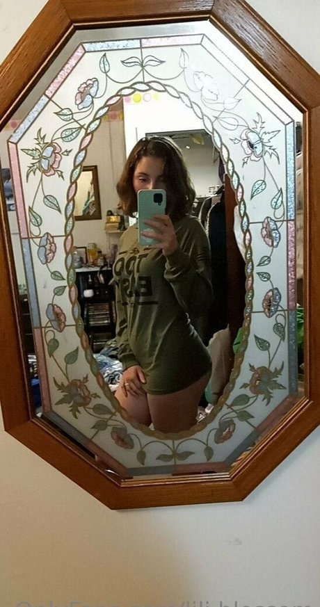 lili blossom sexy actress pics