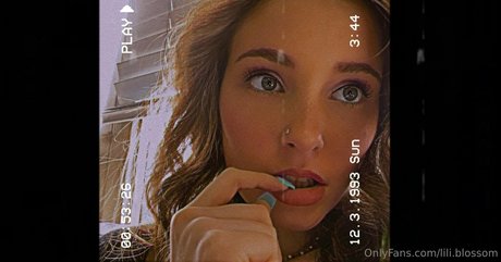 lili blossom model naked img