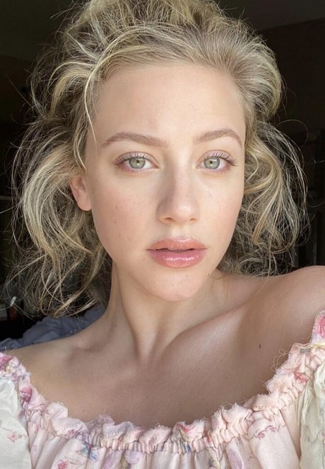 Lili Reinhart nice pornstar pictures