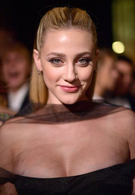 Lili Reinhart star exclusive pics