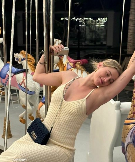 Lili Reinhart sexy actress picture