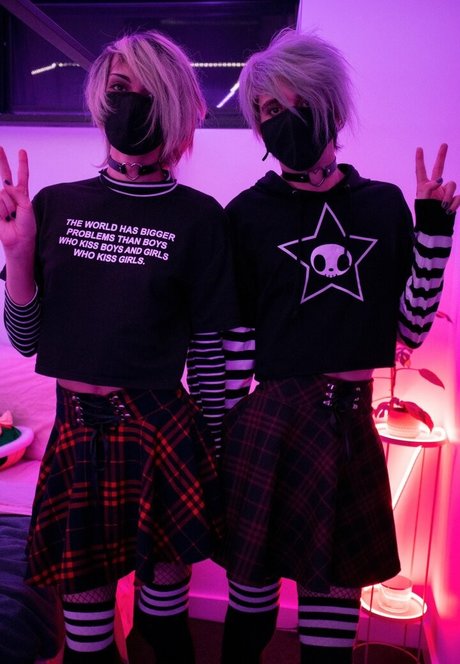 FemboyPup erotic model archive