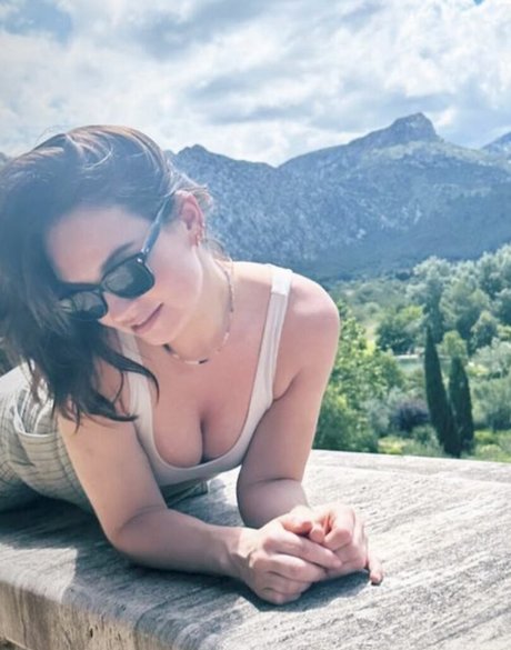 Lily James free actress image