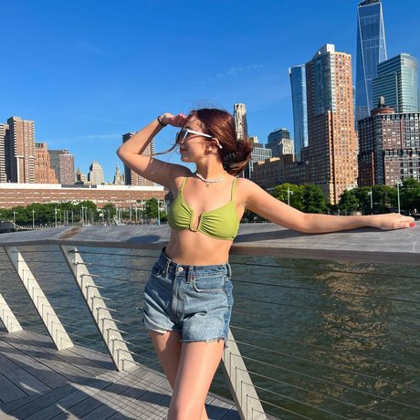 Ellie Schnitt Profile pic