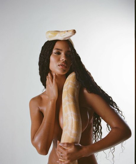 Juliana Nalu exclusive model pic