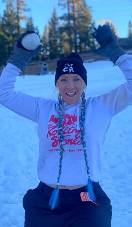 Nikkita Lyons hd pornstar galleries