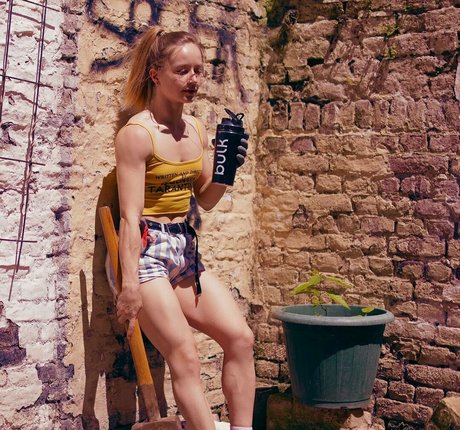 Aline Dessine model nude archive