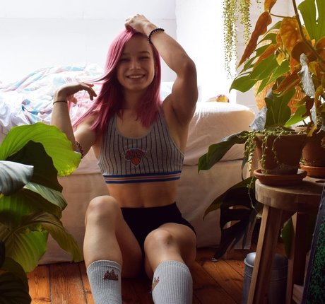 Aline Dessine hd pornstar img