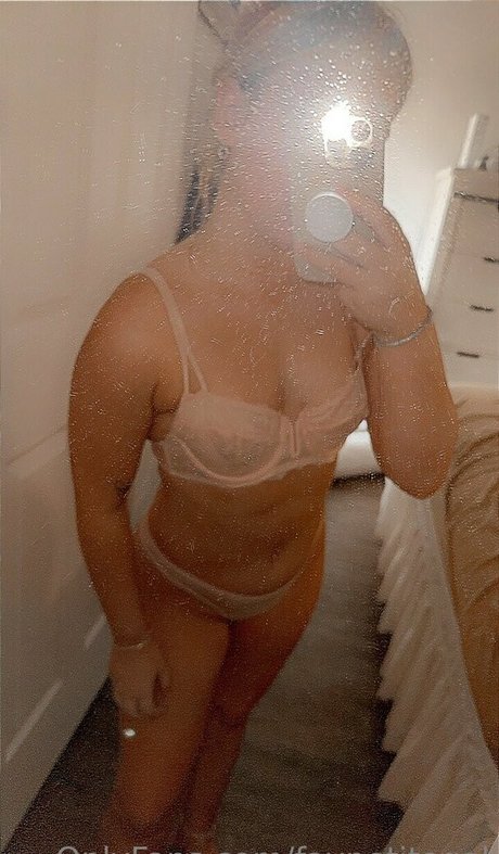 favpetitegal model porn photo