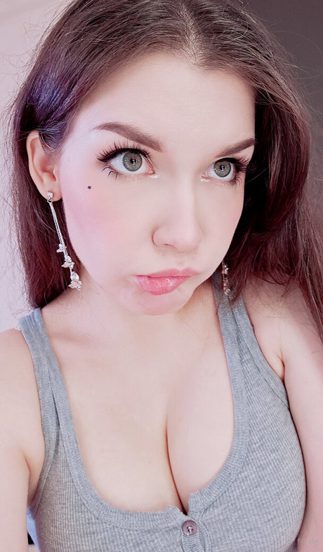 KittyKlaw ASMR pretty actress image