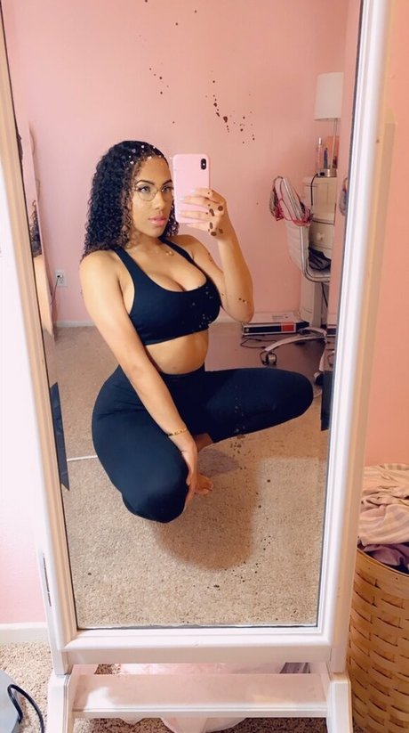 pinklipz xo erotic model image