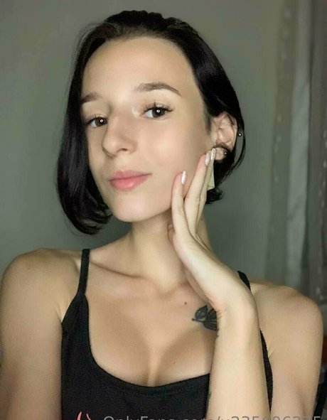 lily shine model high quality photos