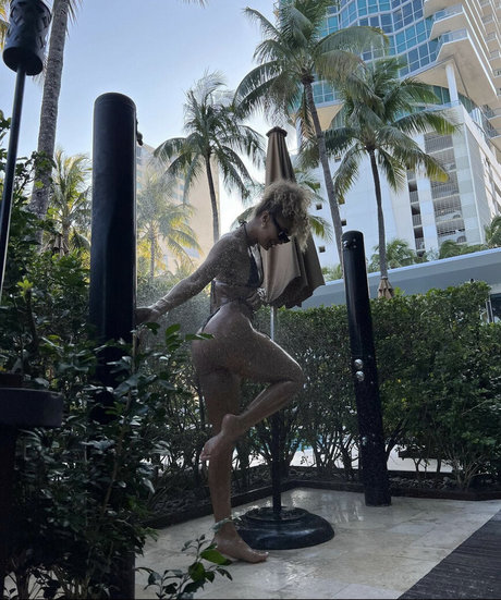 Jasmine Sanders perfect star photo