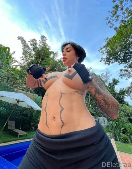 DElettraa naked star photos