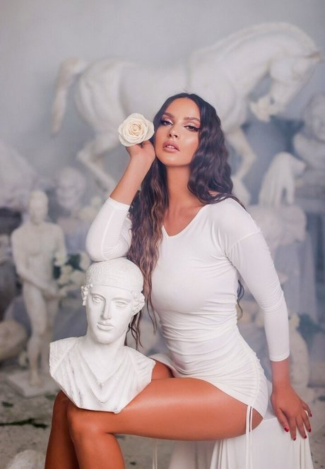 Oriola Marashi top actress images