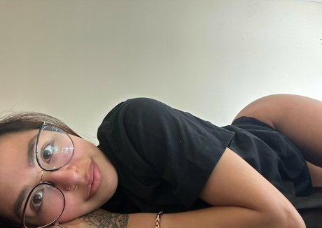 theangelari porn model picture