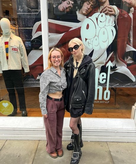 Taylor Momsen sexy actress gallery