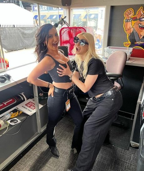 Taylor Momsen actress picture