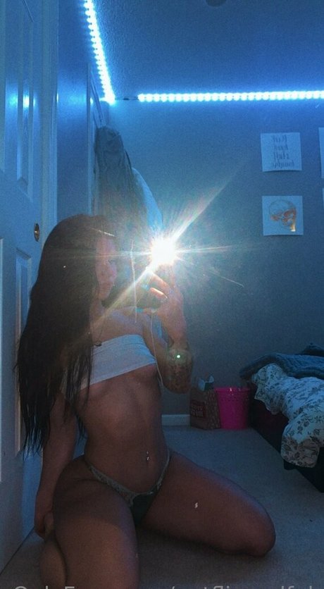 lizzysnyder18 art pornstar pic