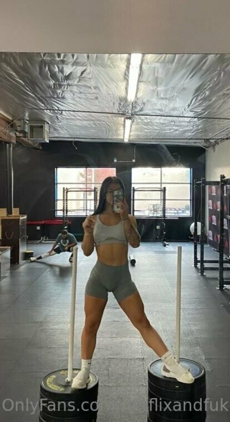 lizzysnyder18 nude star pic