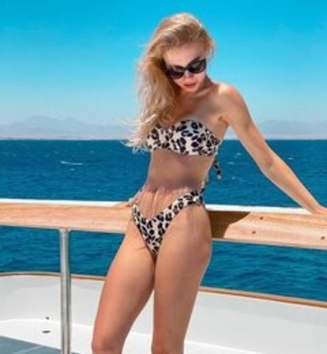 Mary Lvk pornstar art archive