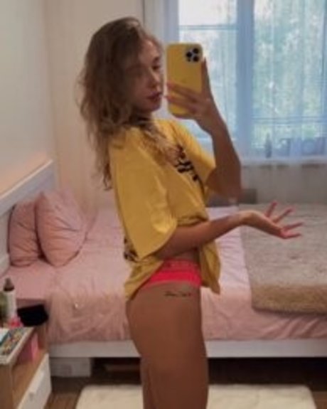 Mary Lvk top star gallery