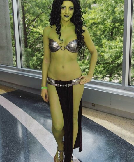 Desert Rose Cosplay free model pic